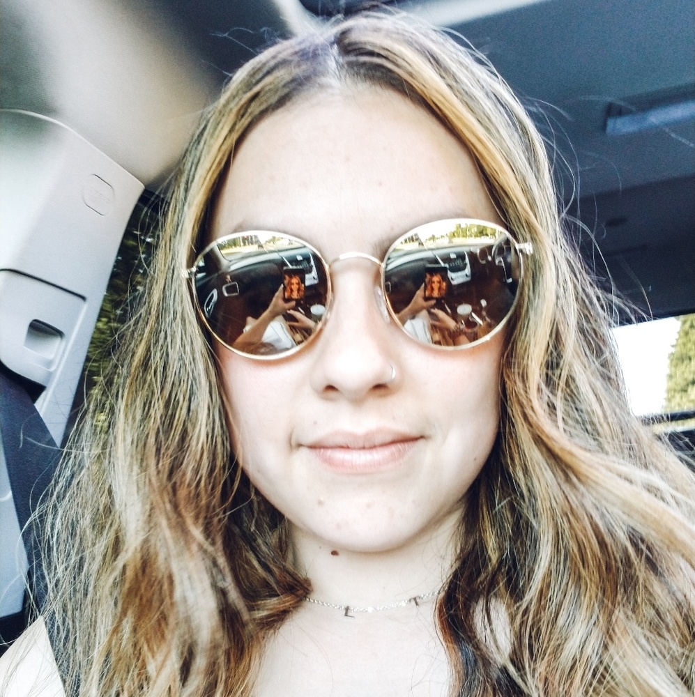 Meet your Posher, Thalia